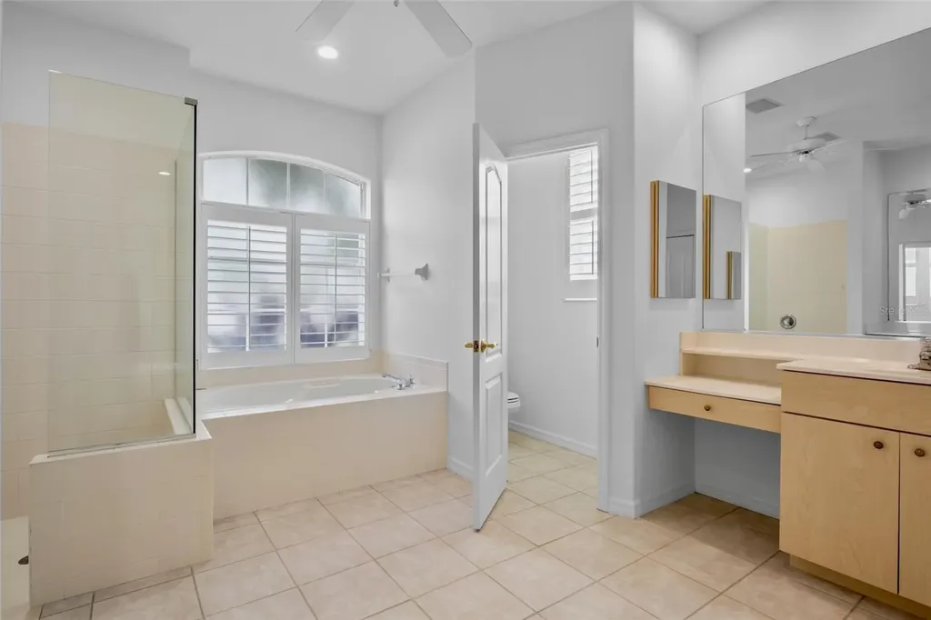 5278 Far Oak Circle Sarasota FL 34238