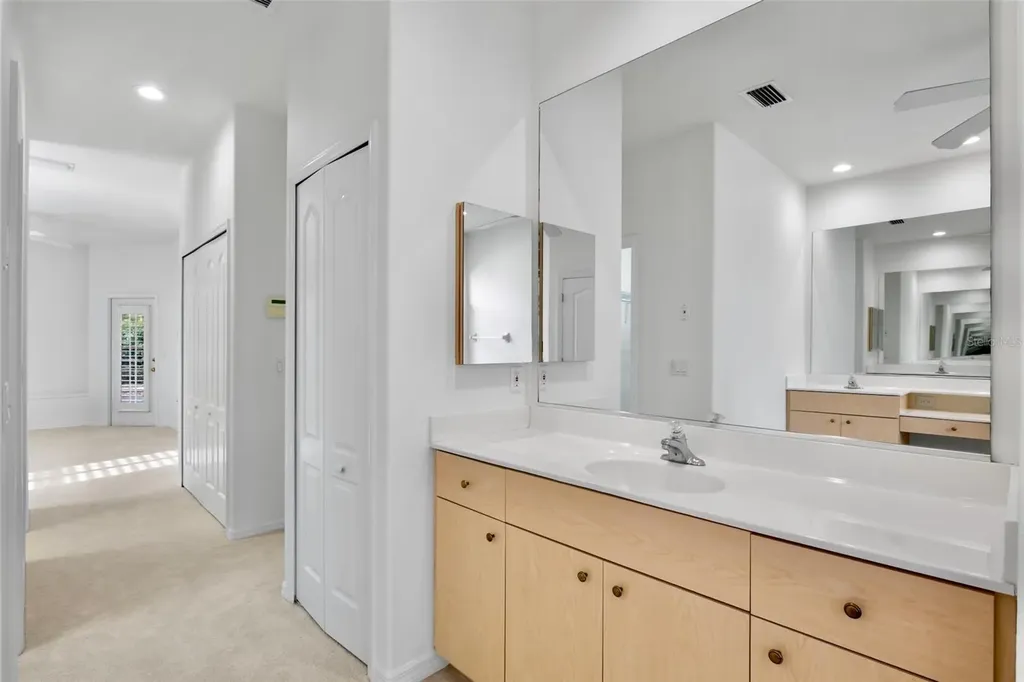 5278 Far Oak Circle Sarasota FL 34238