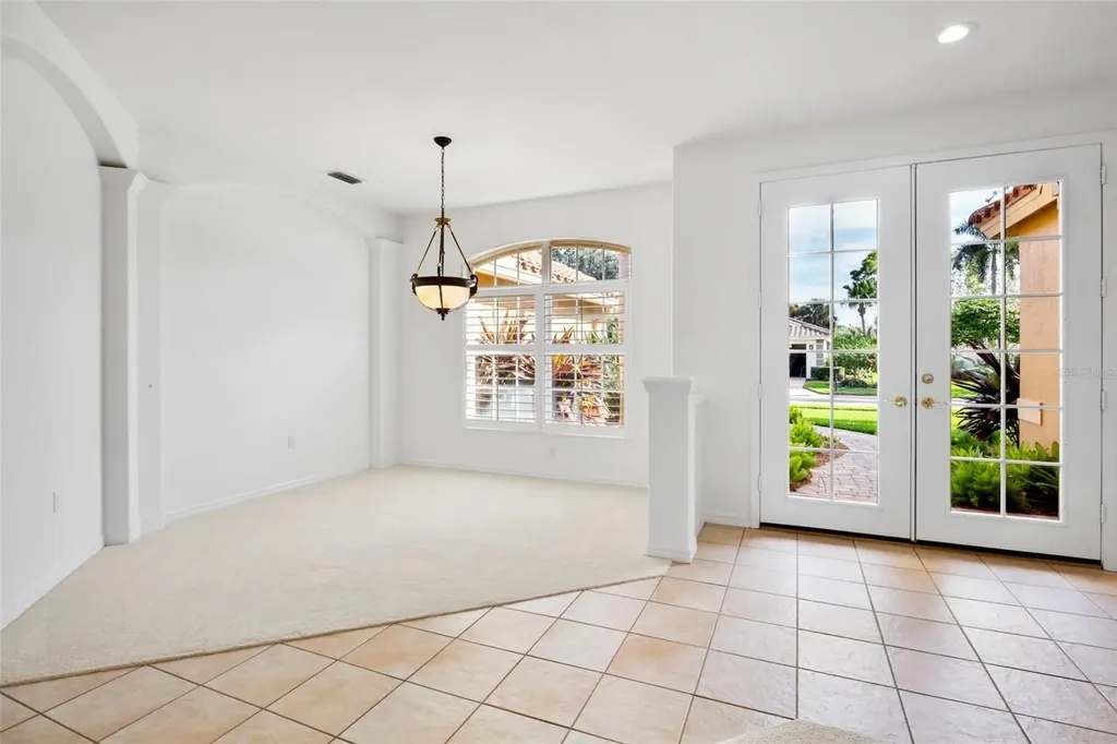 5278 Far Oak Circle Sarasota FL 34238