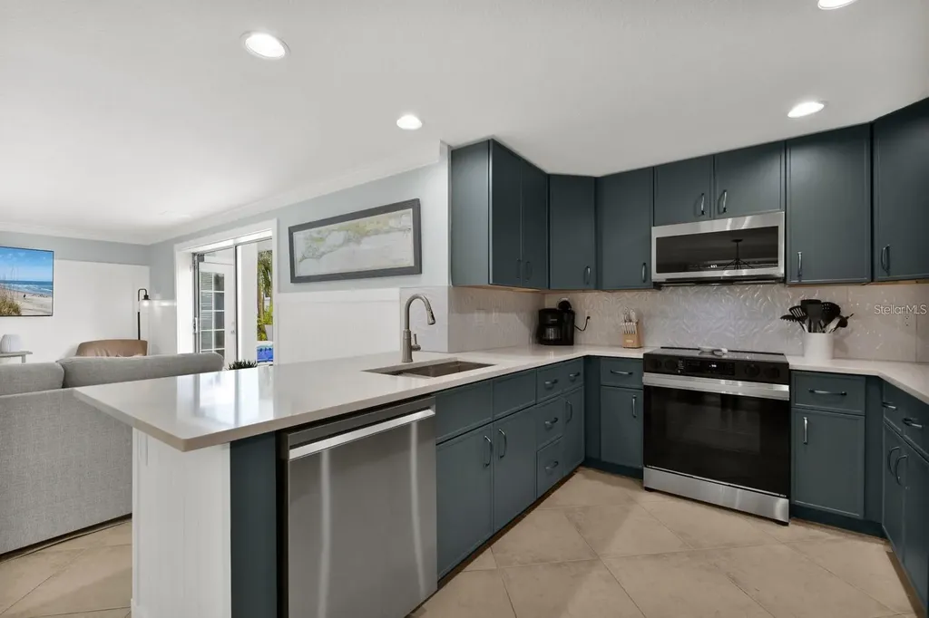 6201 Holmes Boulevard Holmes Beach FL 34217