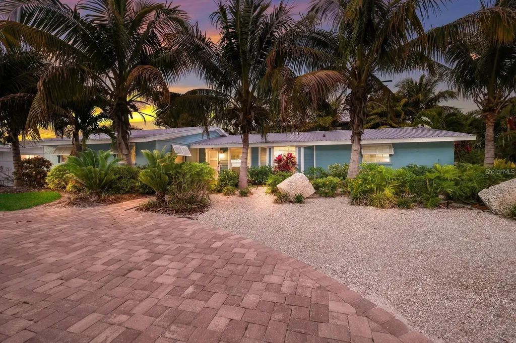 6201 Holmes Boulevard Holmes Beach FL 34217