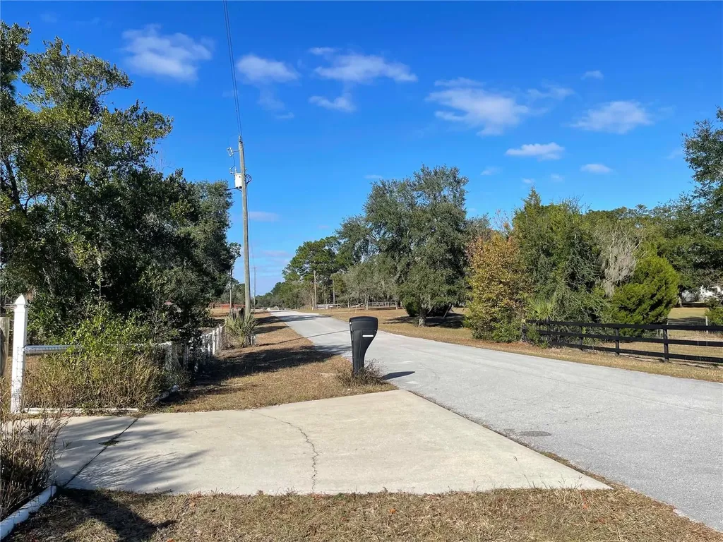 7690 SE 193rd Avenue Morriston FL 32668