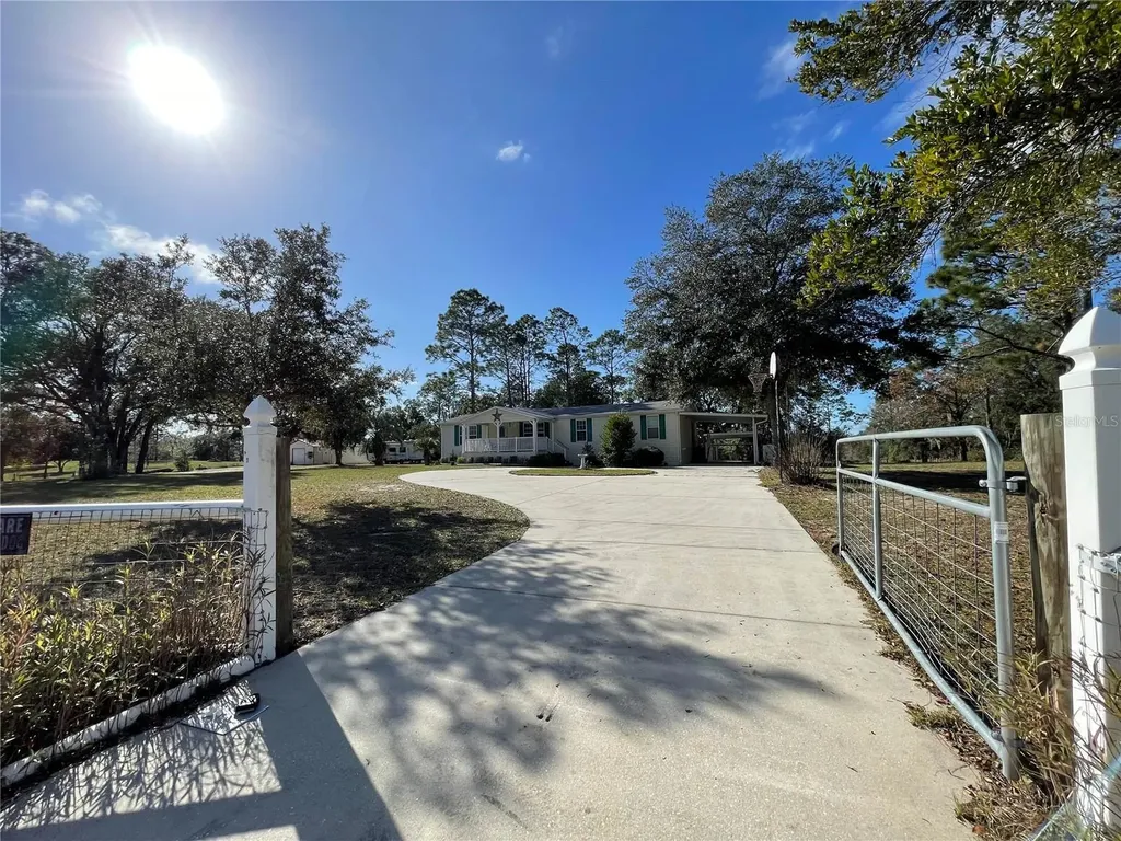 7690 SE 193rd Avenue Morriston FL 32668