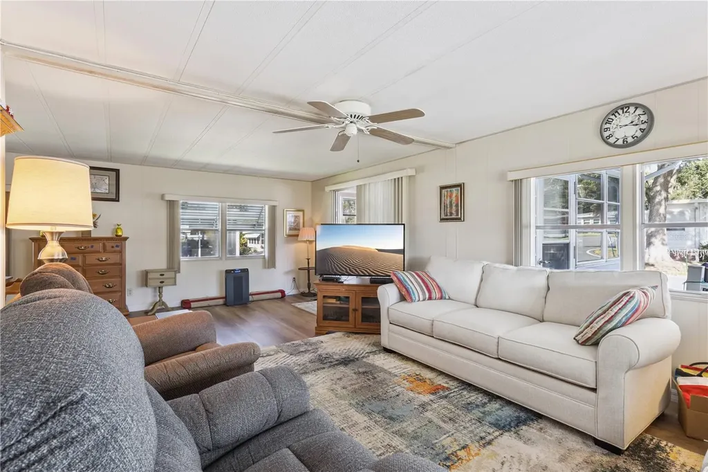 103 Poinsettia Leesburg FL 34748