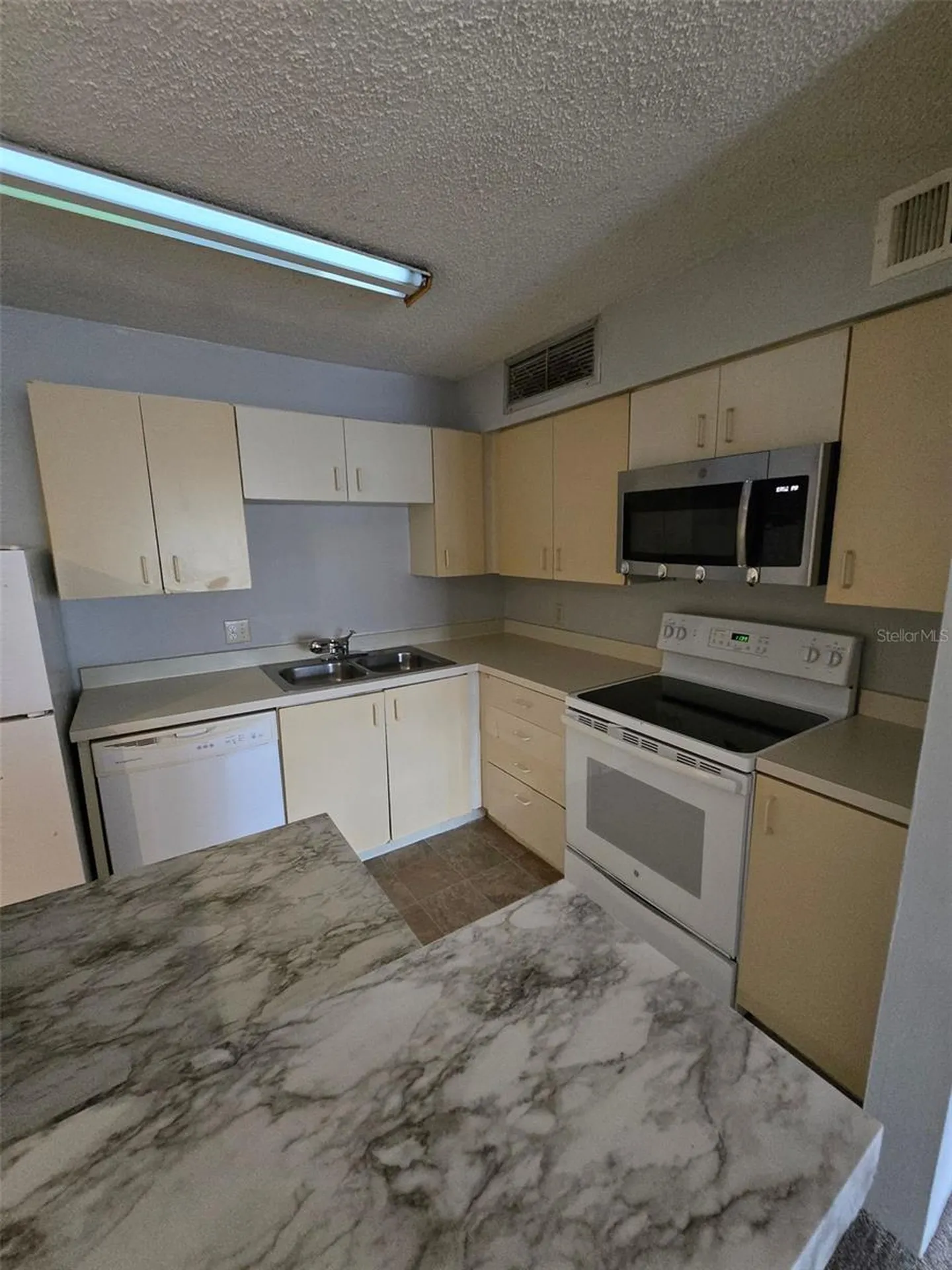 300 Lakepointe Drive Altamonte Springs FL 32701