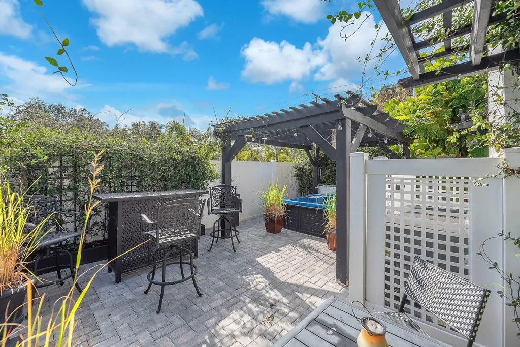 105 S Saint Cloud Avenue Valrico FL 33594