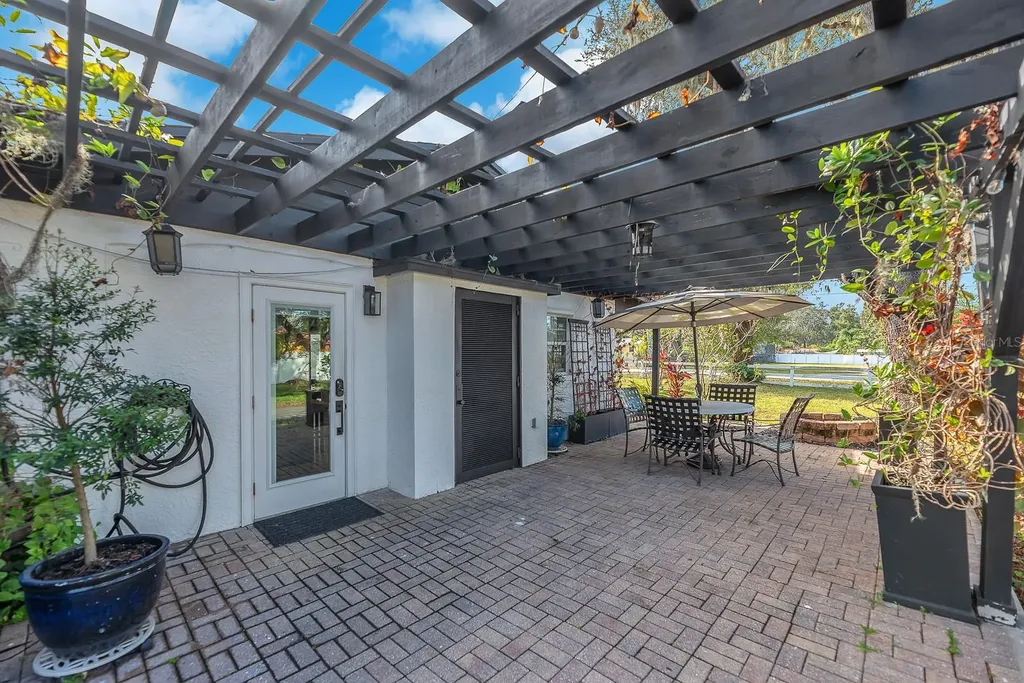 105 S Saint Cloud Avenue Valrico FL 33594