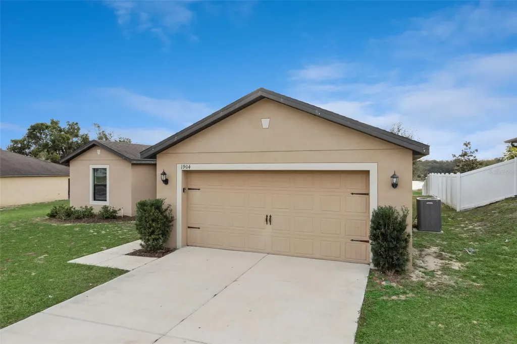 1904 Piedmont Court Mascotte FL 34753
