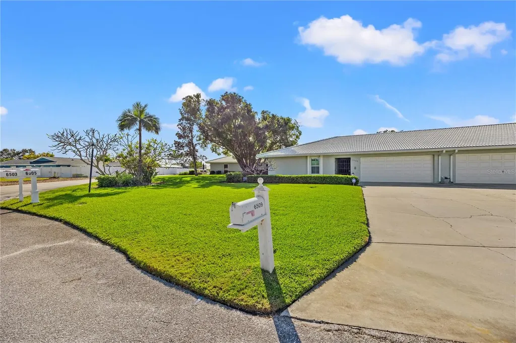 6509 10th Avenue W Bradenton FL 34209