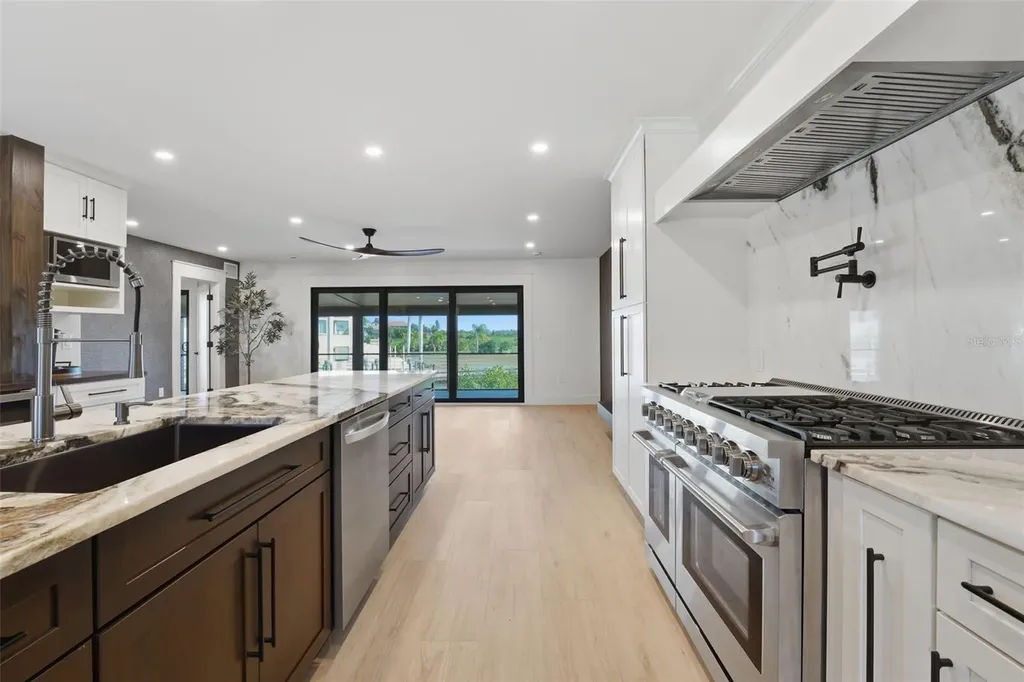 2795 N Beach Road Englewood FL 34223