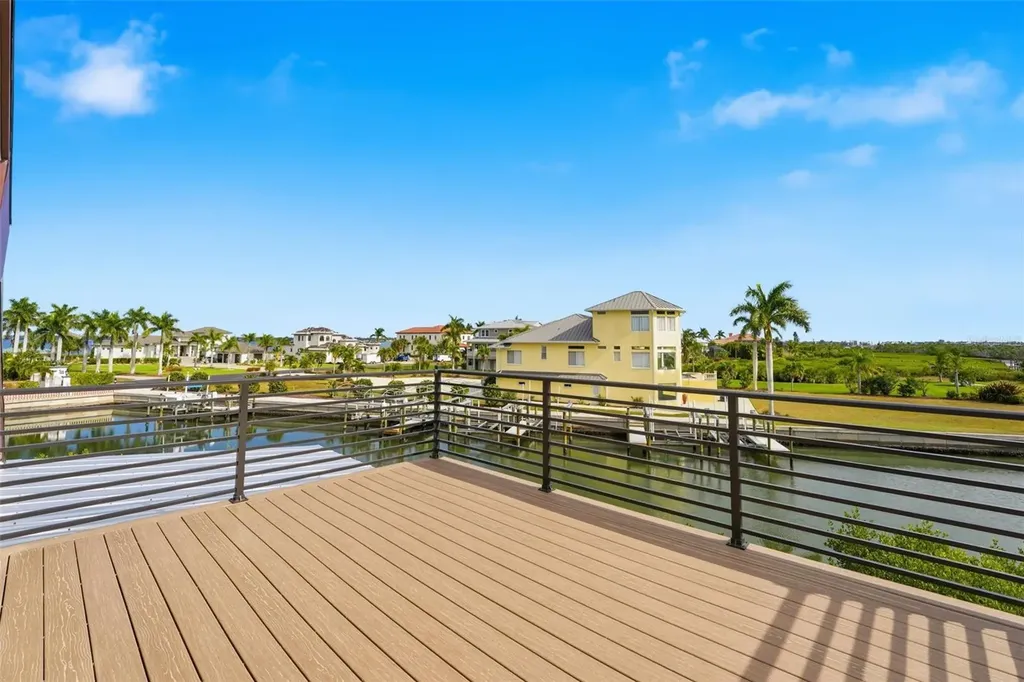2795 N Beach Road Englewood FL 34223