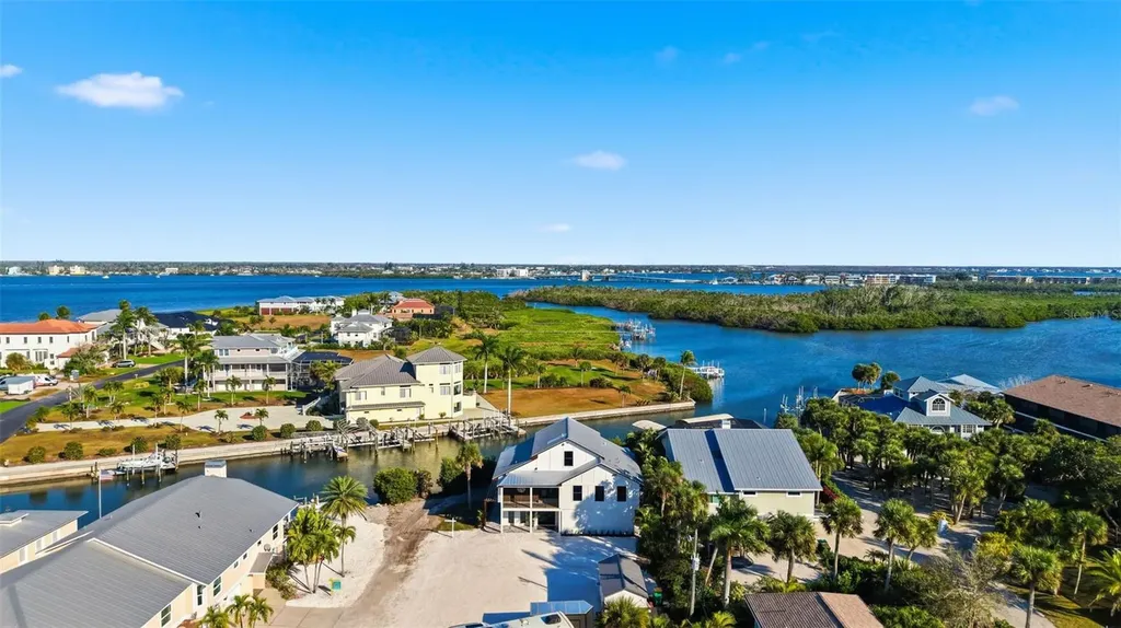 2795 N Beach Road Englewood FL 34223