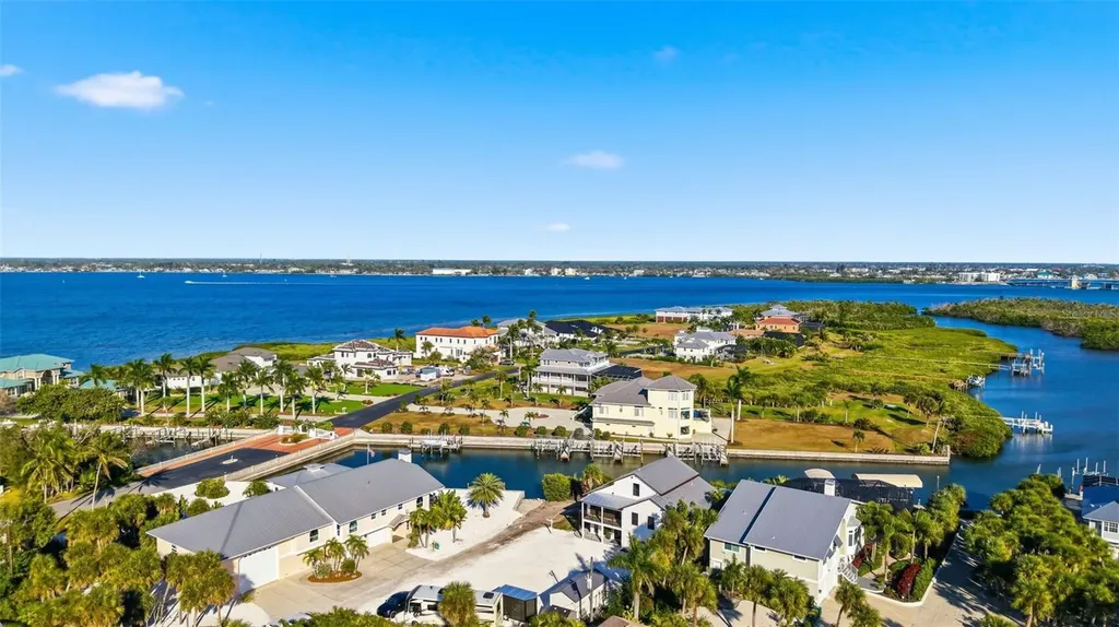 2795 N Beach Road Englewood FL 34223