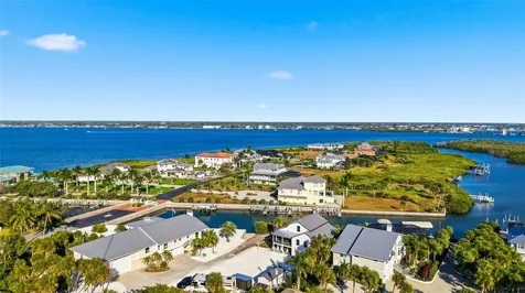 2795 N Beach Road Englewood FL 34223