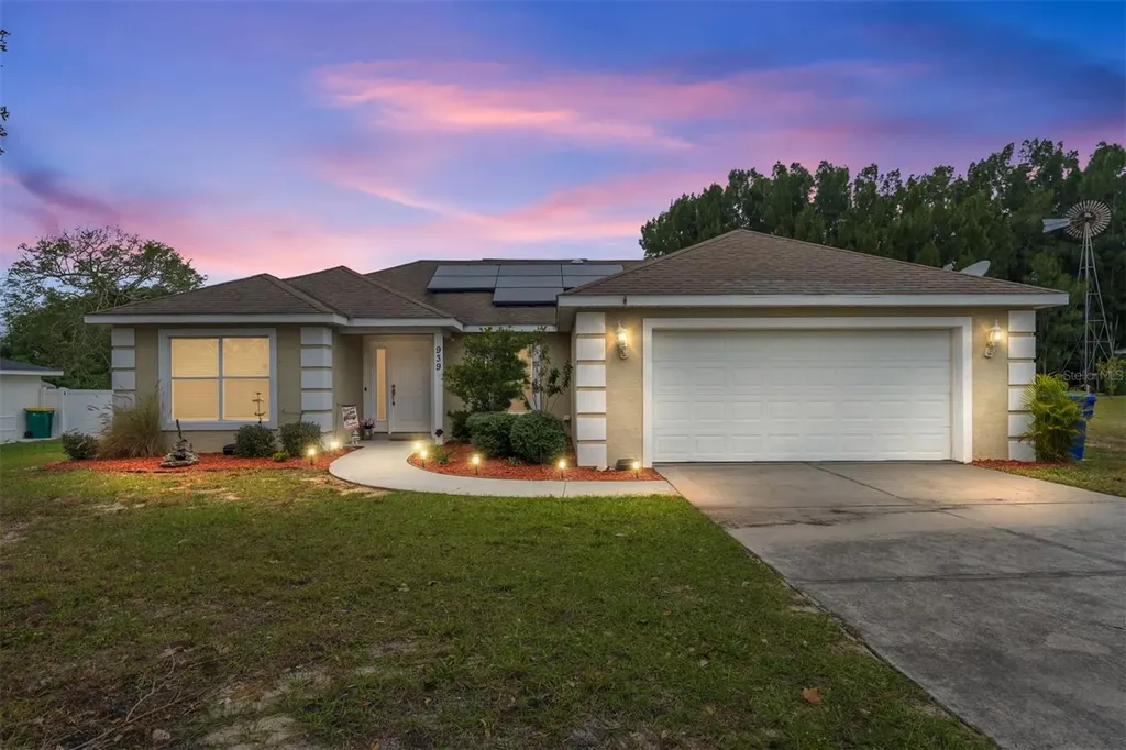 939 Dora Avenue Tavares FL 32778