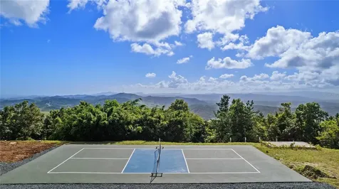 24-2 Bo. Pena Pobre Km 2.3 Vista Del Este Naguabo PR 00718