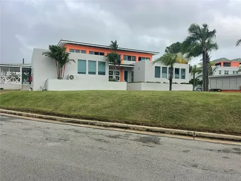 COND.180 Carretera 194 Pr 180- Carr. Estatal No. 194 Estates Fajardo PR 00738