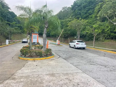 COND.180 Carretera 194 Pr 180- Carr. Estatal No. 194 Estates Fajardo PR 00738