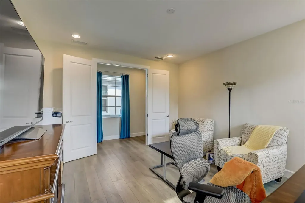 7725 Sandhill Lake Drive Sarasota FL 34241