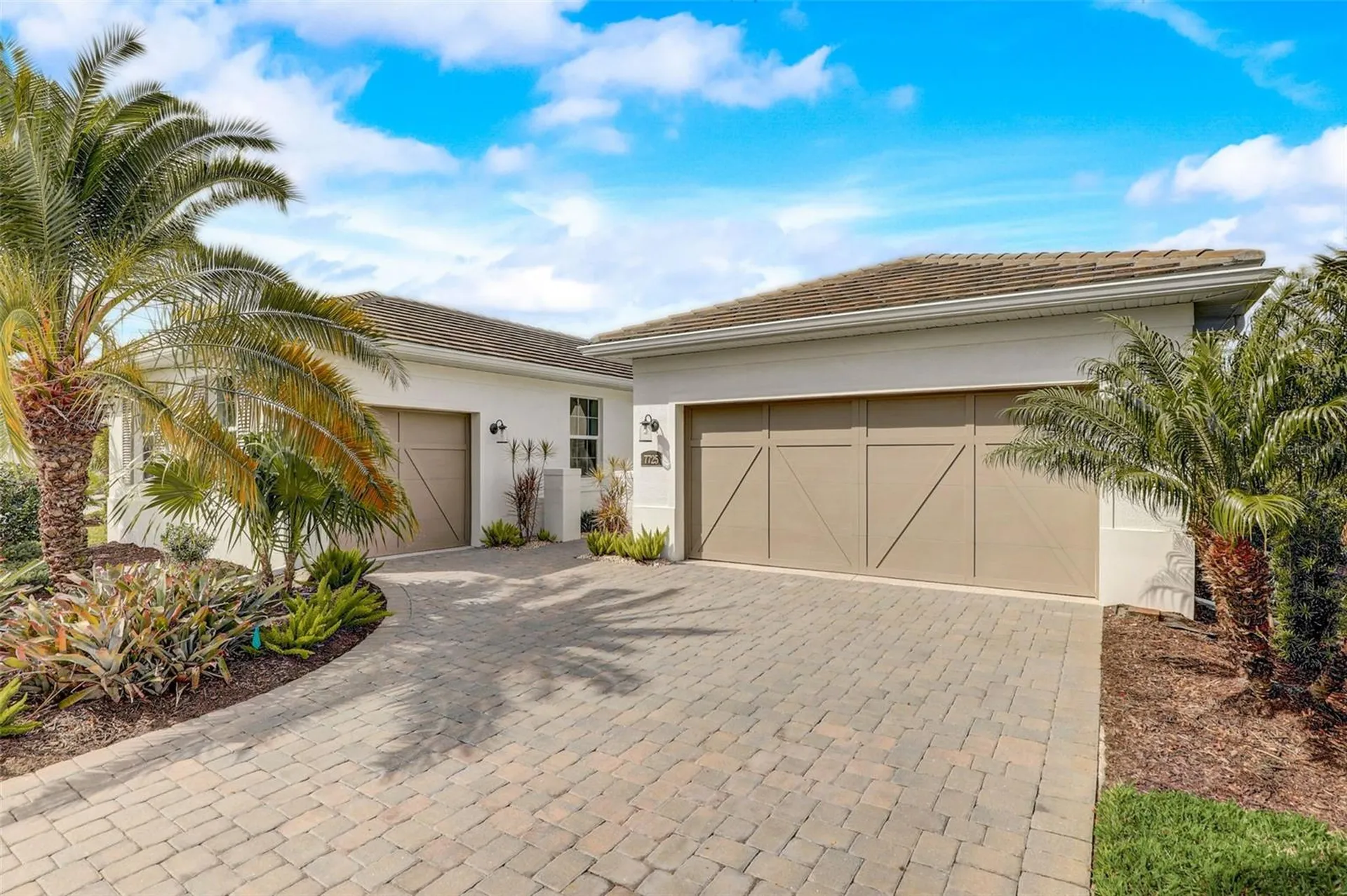 7725 Sandhill Lake Drive Sarasota FL 34241