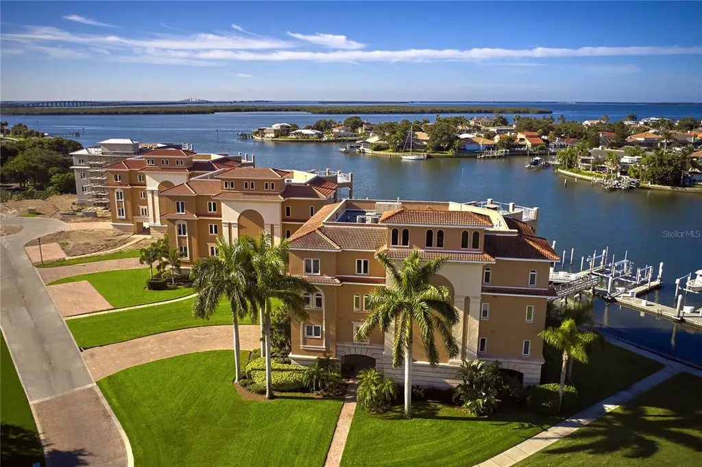 48 Bayview Court S St Petersburg FL 33711