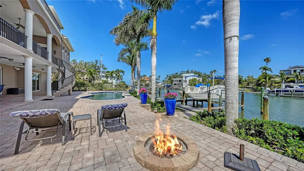 975 Whitakers Lane Sarasota FL 34236