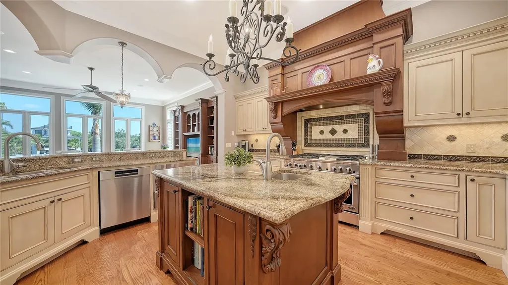 975 Whitakers Lane Sarasota FL 34236