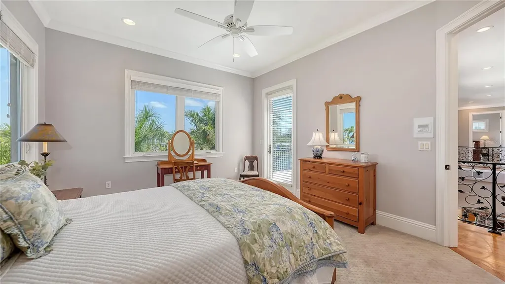 975 Whitakers Lane Sarasota FL 34236