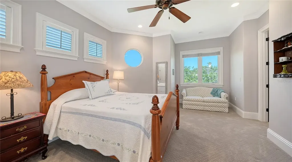 975 Whitakers Lane Sarasota FL 34236