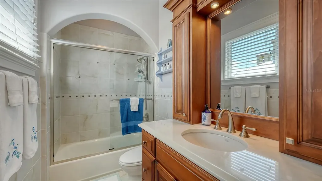 975 Whitakers Lane Sarasota FL 34236