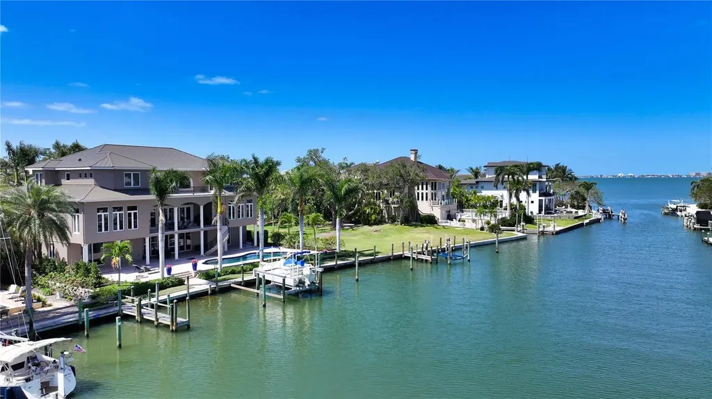 975 Whitakers Lane Sarasota FL 34236