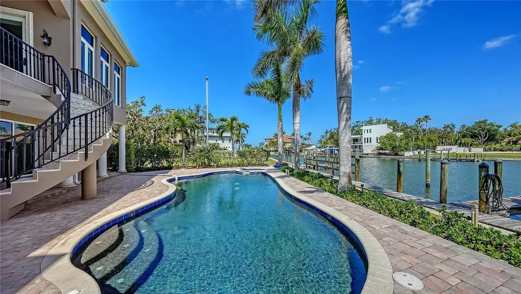 975 Whitakers Lane Sarasota FL 34236