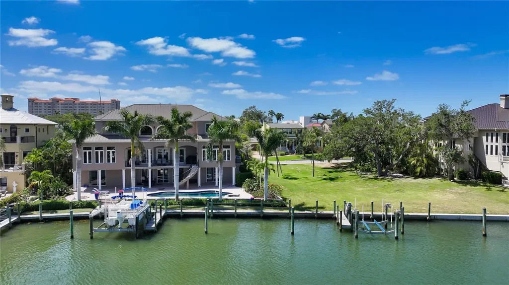 975 Whitakers Lane Sarasota FL 34236
