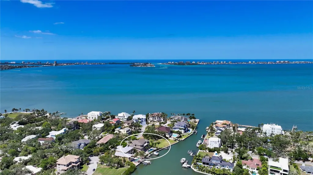 975 Whitakers Lane Sarasota FL 34236