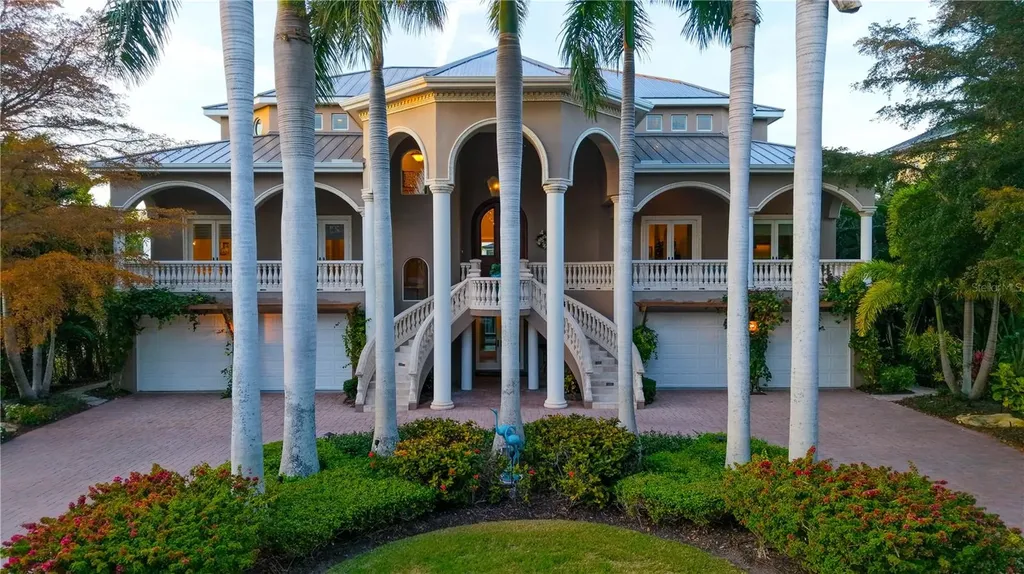 975 Whitakers Lane Sarasota FL 34236