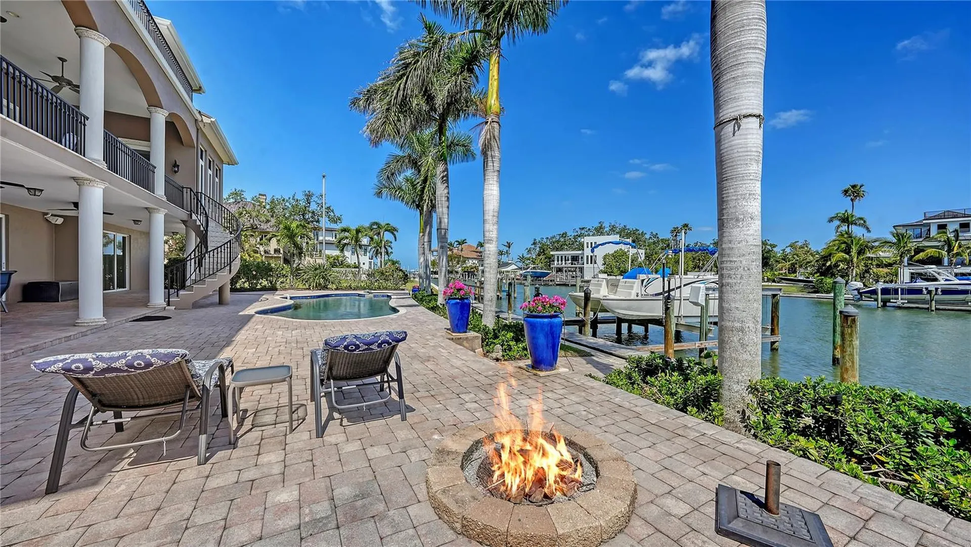 975 Whitakers Lane Sarasota FL 34236