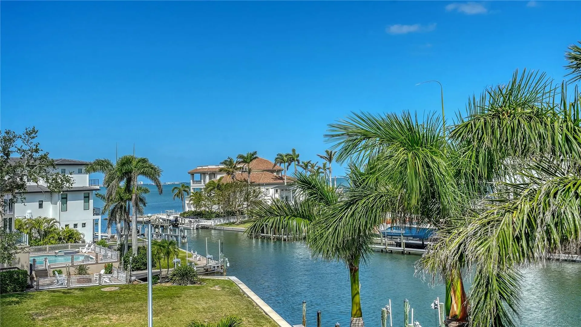 975 Whitakers Lane Sarasota FL 34236