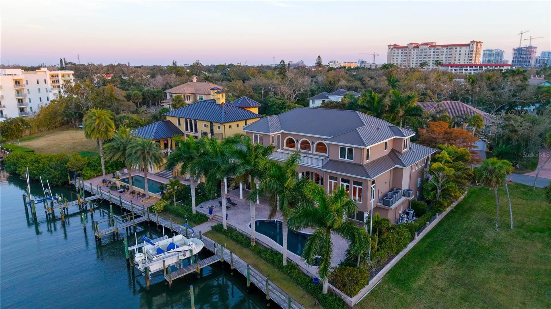975 Whitakers Lane Sarasota FL 34236