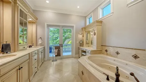 975 Whitakers Lane Sarasota FL 34236