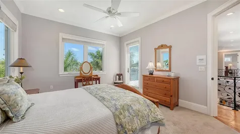 975 Whitakers Lane Sarasota FL 34236