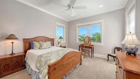 975 Whitakers Lane Sarasota FL 34236