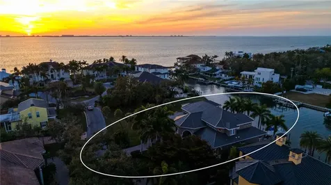 975 Whitakers Lane Sarasota FL 34236