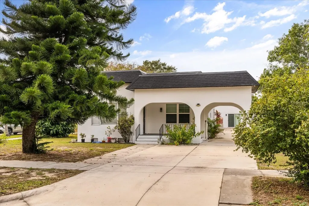 520 S 7th Street Lake Wales FL 33853
