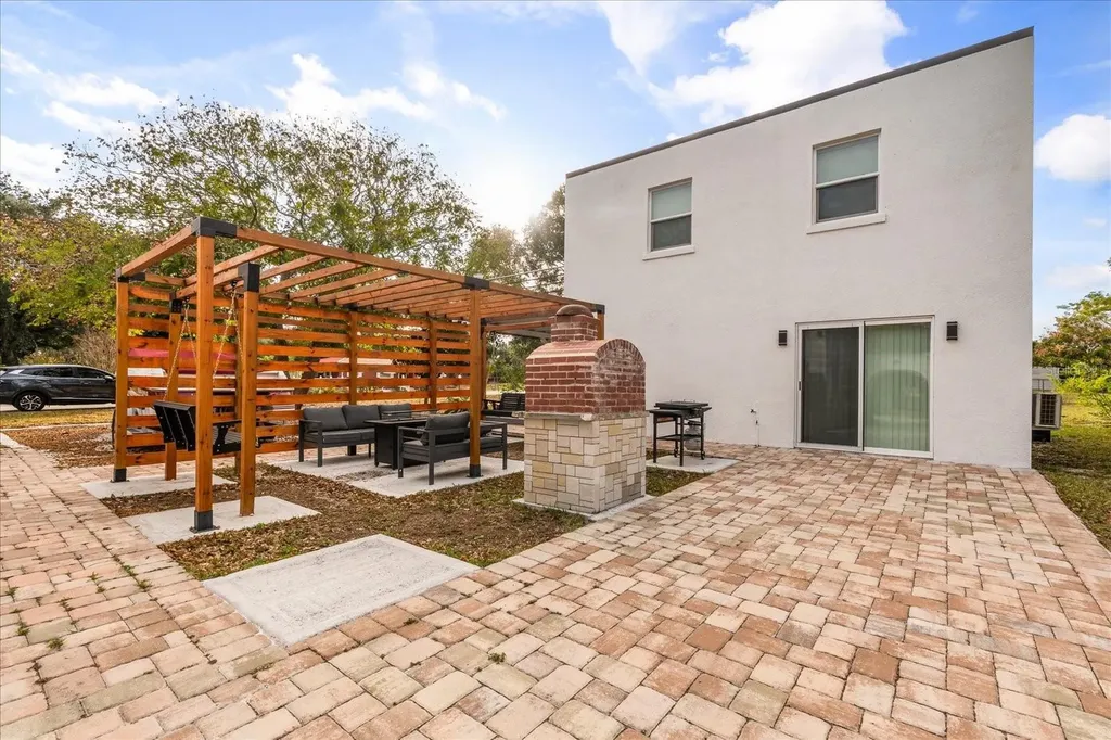 520 S 7th Street Lake Wales FL 33853