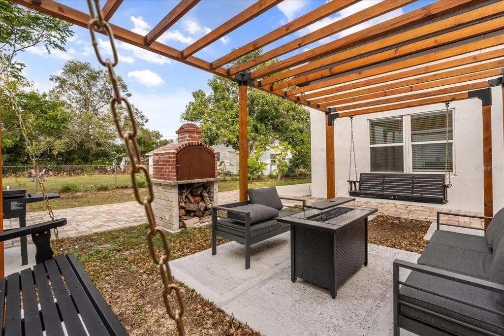 520 S 7th Street Lake Wales FL 33853