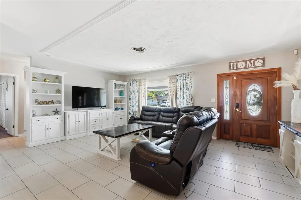 2701 64th Avenue S St Petersburg FL 33712