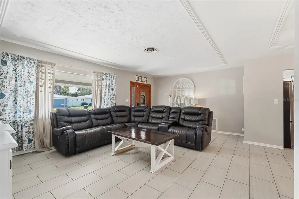 2701 64th Avenue S St Petersburg FL 33712