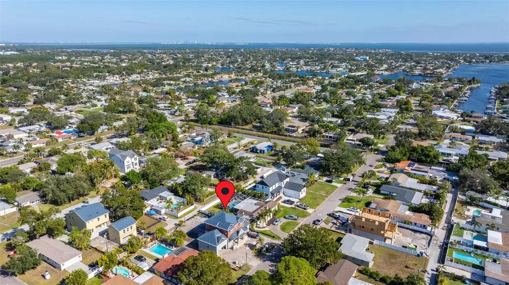 819 38th Avenue NE St Petersburg FL 33701