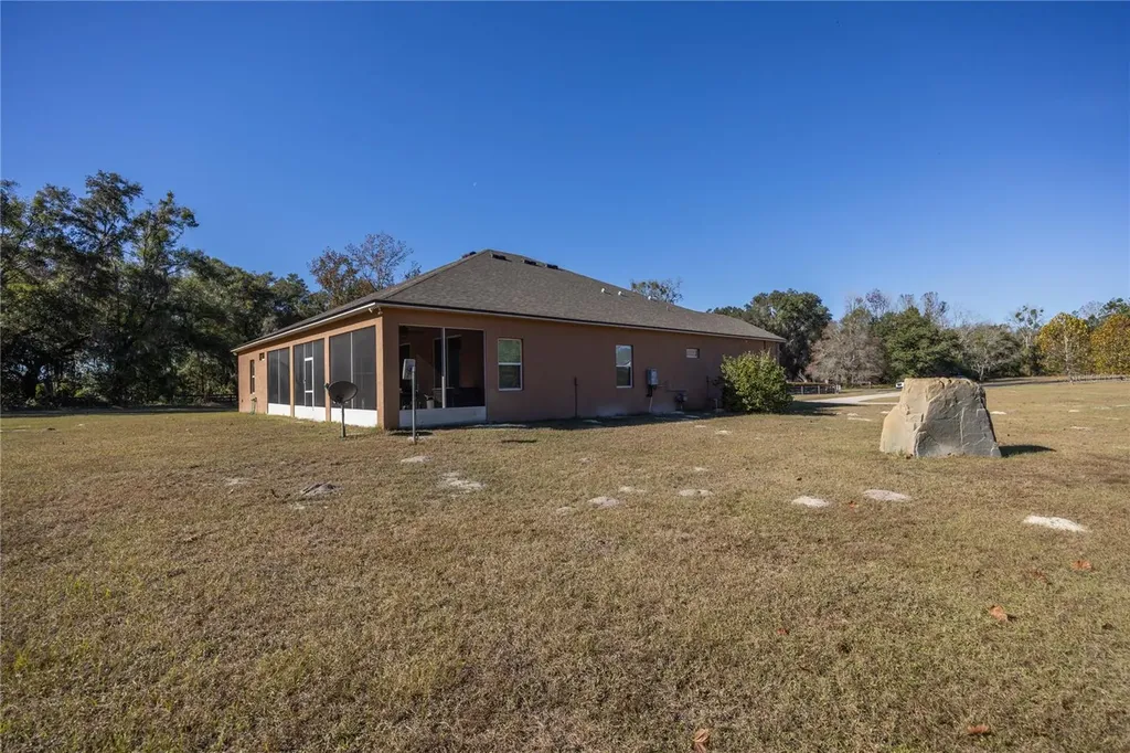 6075 SW 215th Terrace Newberry FL 32669