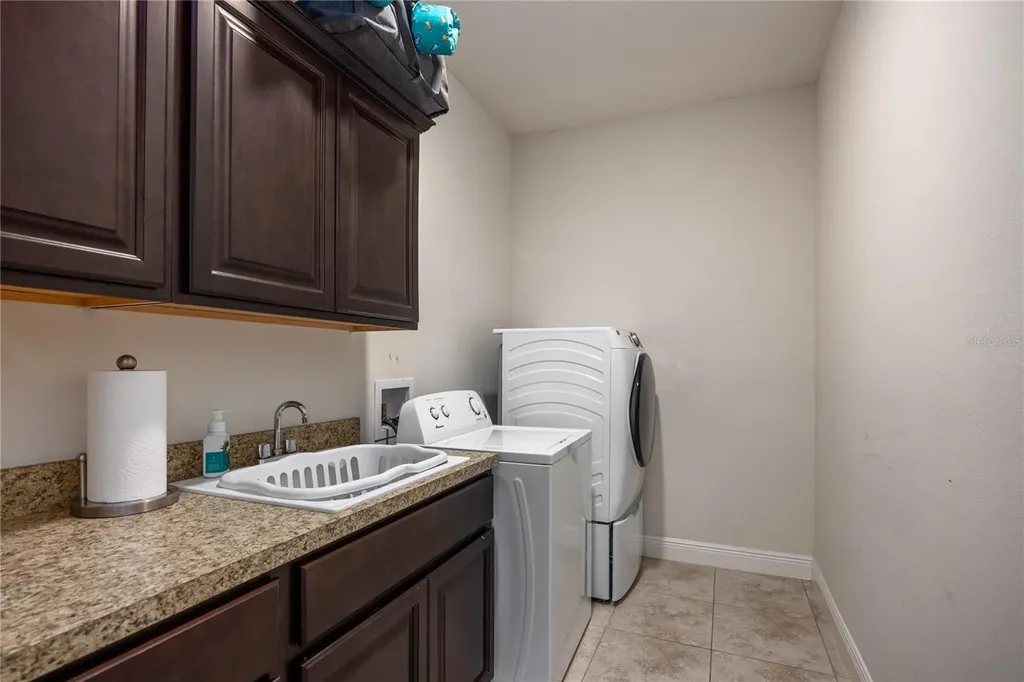 6075 SW 215th Terrace Newberry FL 32669